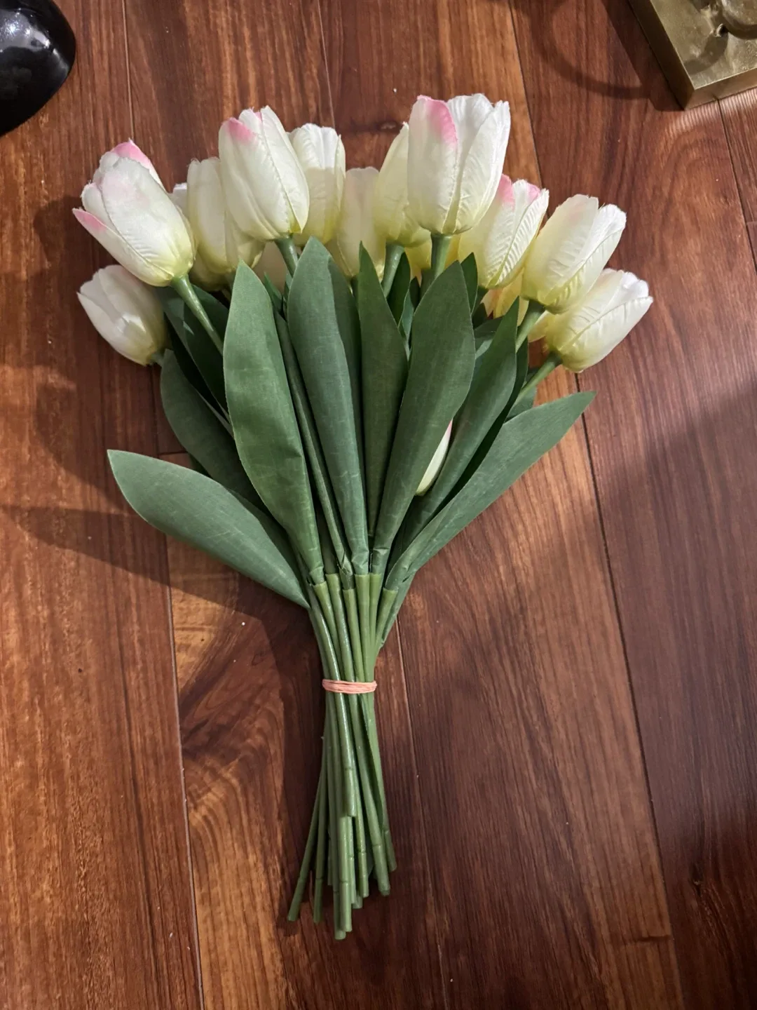 White Tulip Flower Bouquet thumbnail