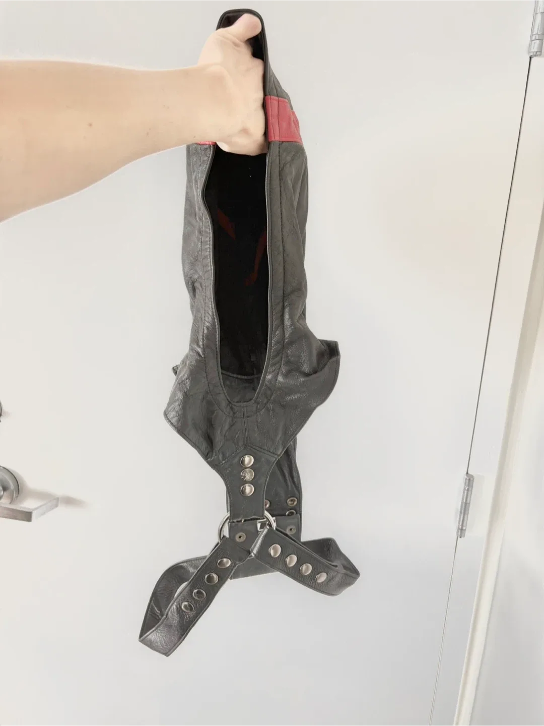 Priape Leather Hood image indicator(2)