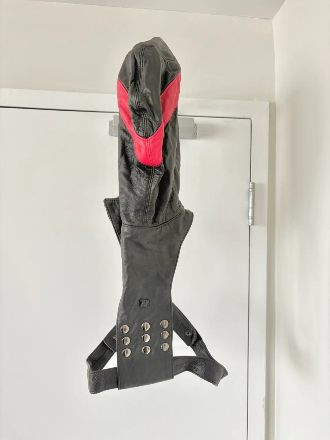 Priape Leather Hood image indicator(3)