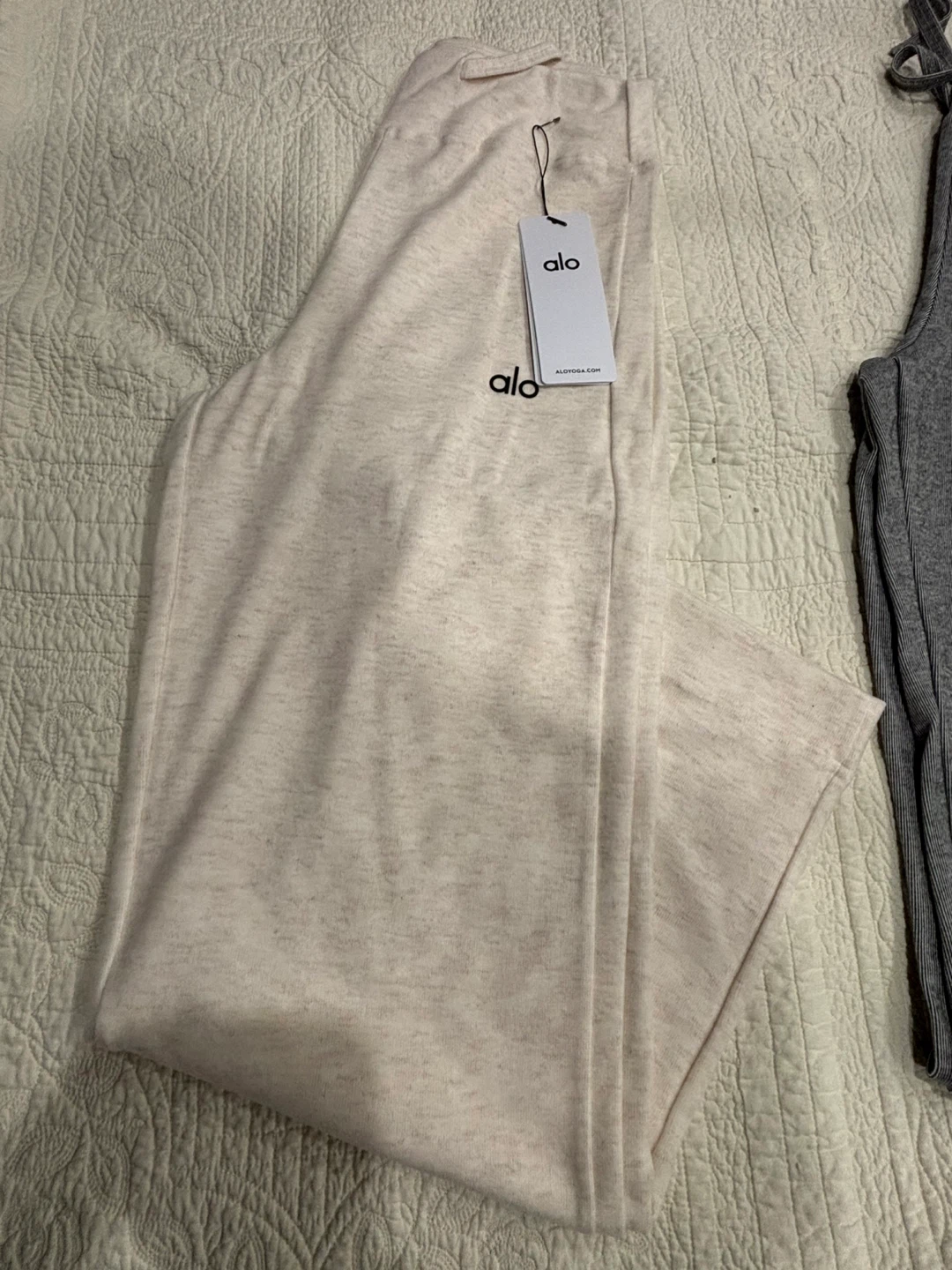 Alo Yoga Long Pants - Size M - photo 3