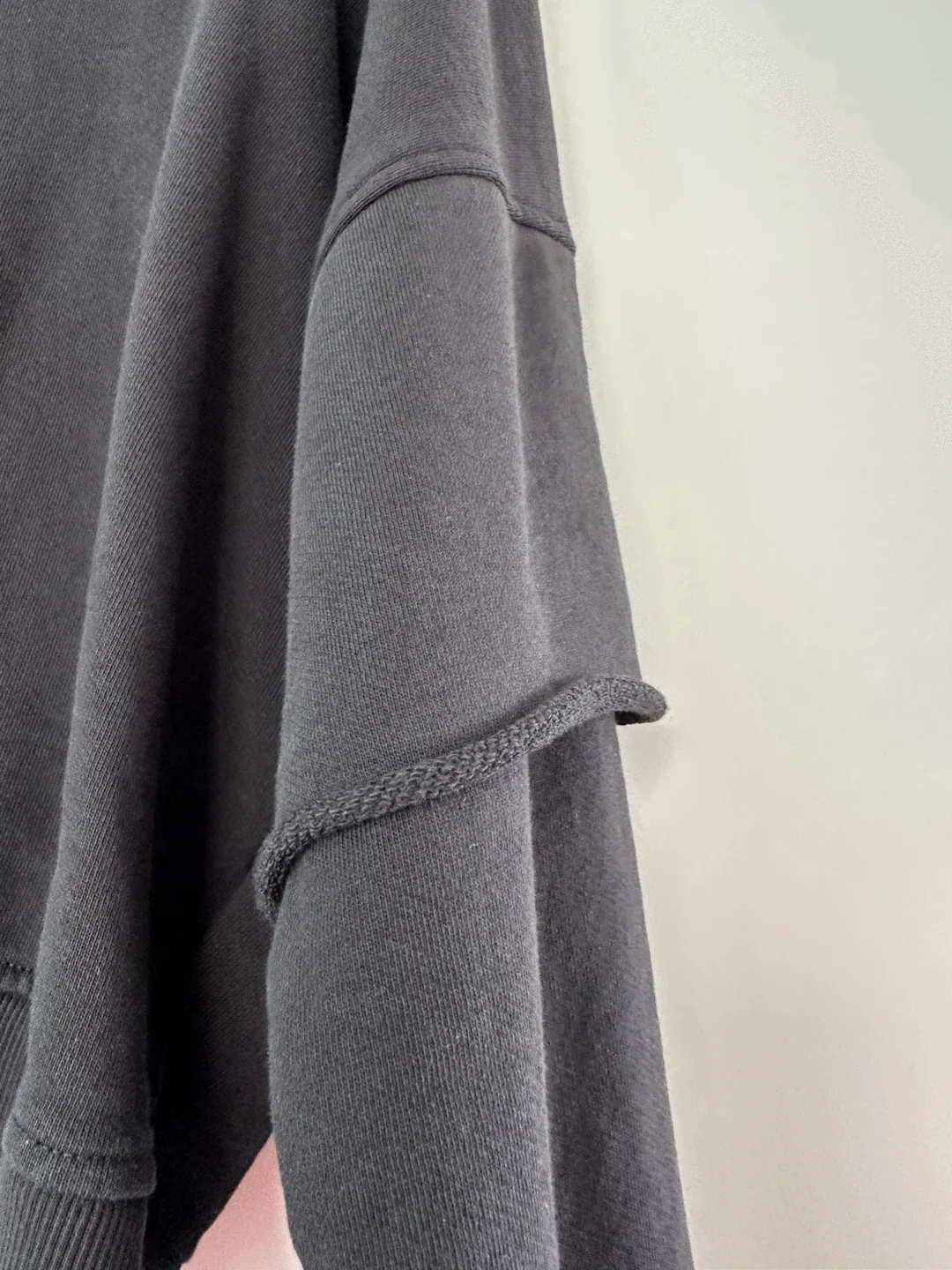 Gymshark Black Cropped Crewneck - Size M image indicator(2)