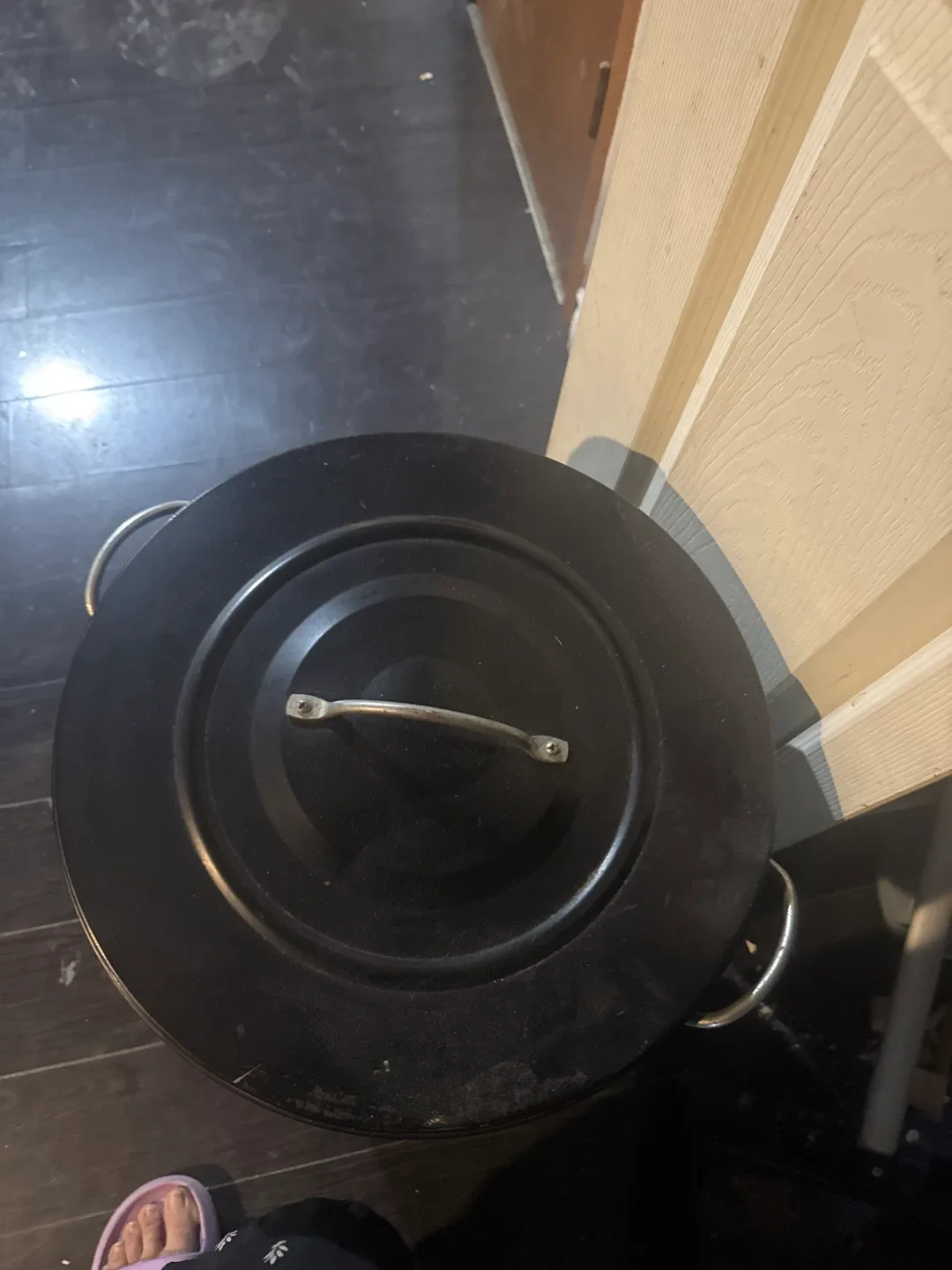 Black Metal Trash Can with Lid image indicator(3)