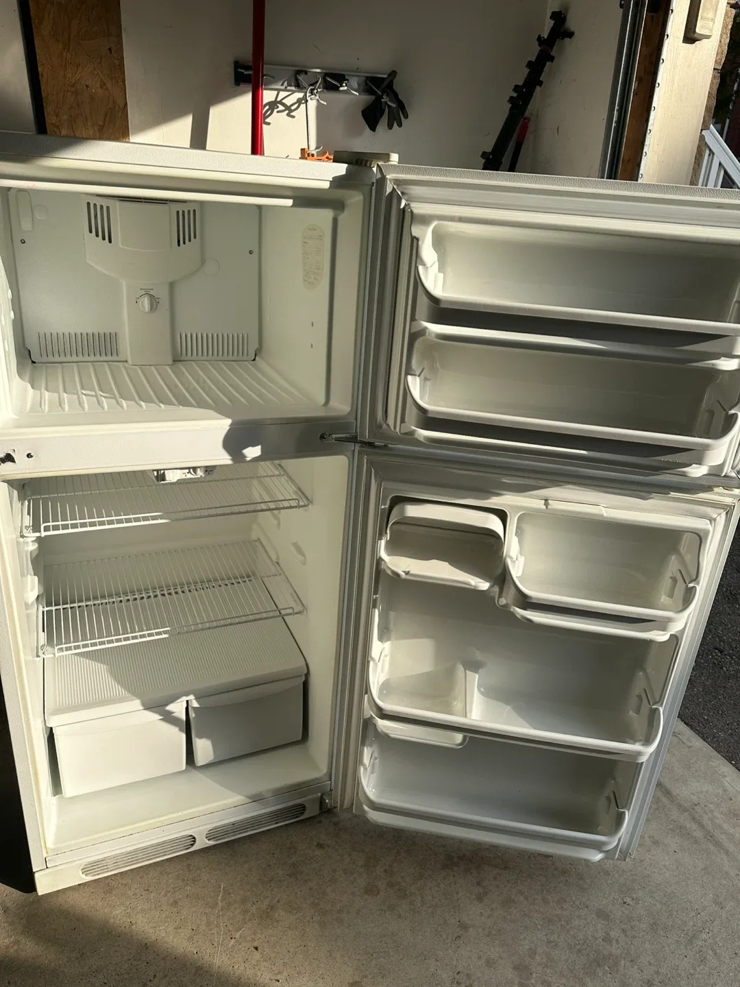 White Frigidaire Top Freezer Refrigerator image indicator(3)