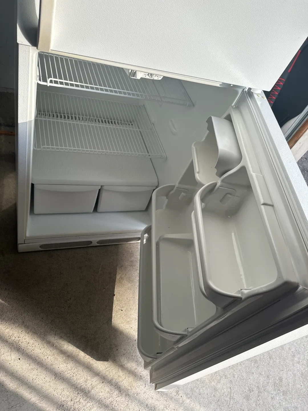 White Frigidaire Top Freezer Refrigerator image indicator(2)