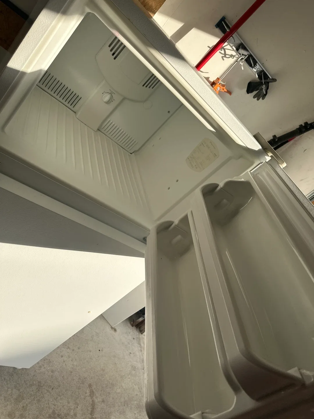 White Frigidaire Top Freezer Refrigerator image indicator(4)