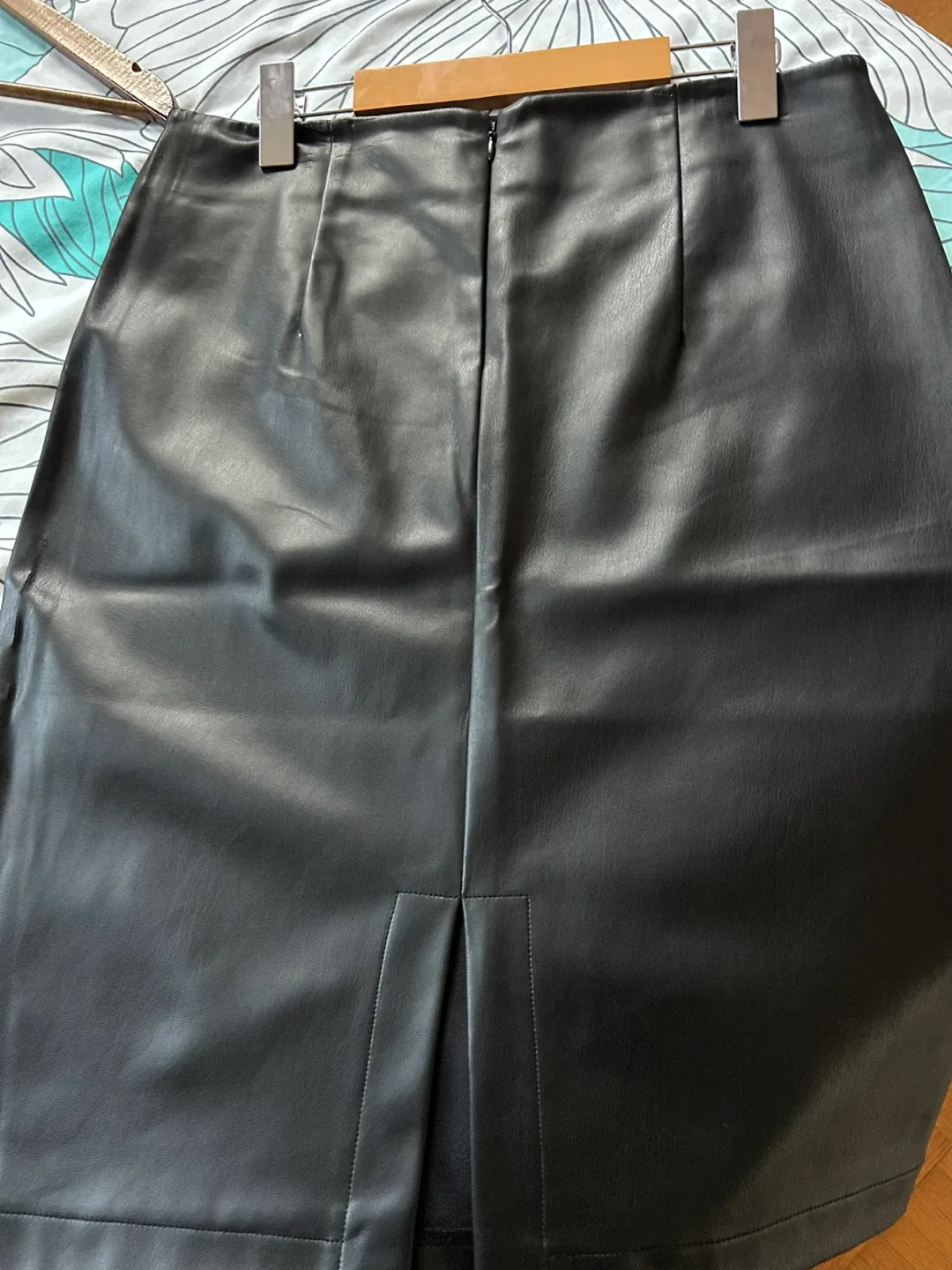 Suzy Shier Black Faux Leather Skirt - 11/12 size image indicator(2)