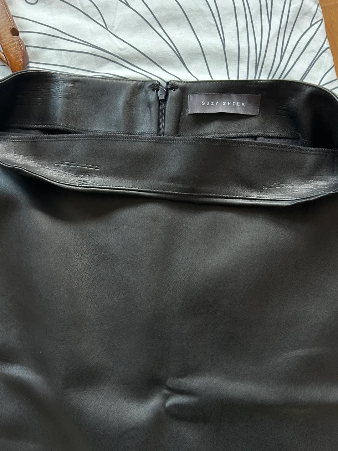 Suzy Shier Black Faux Leather Skirt - 11/12 size image indicator(3)