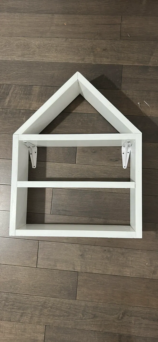 White House-Shaped Wall Shelf thumbnail