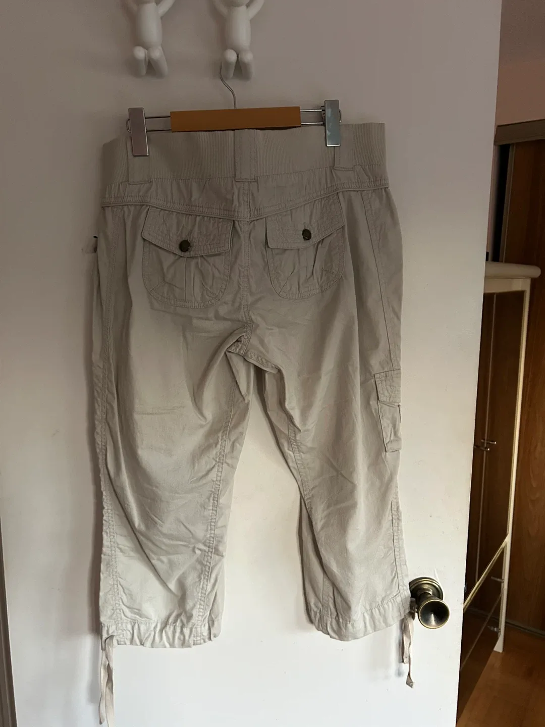 Beige Cargo Capri Pants - Size 9/10 cotton image indicator(3)