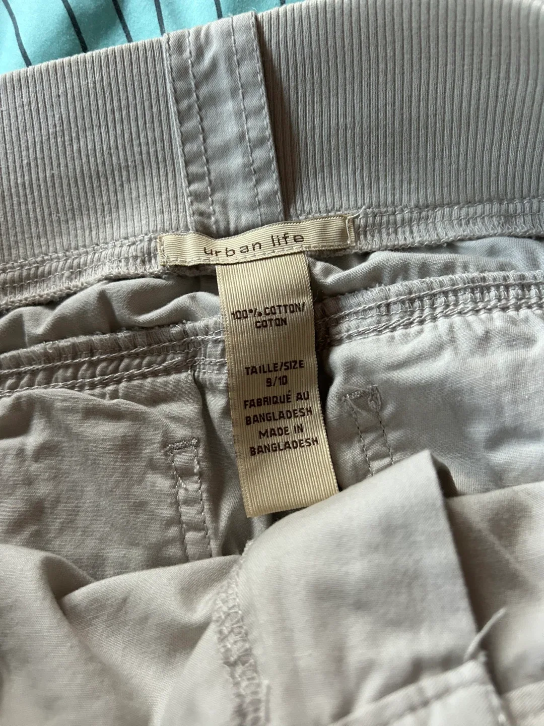 Beige Cargo Capri Pants - Size 9/10 cotton image indicator(2)