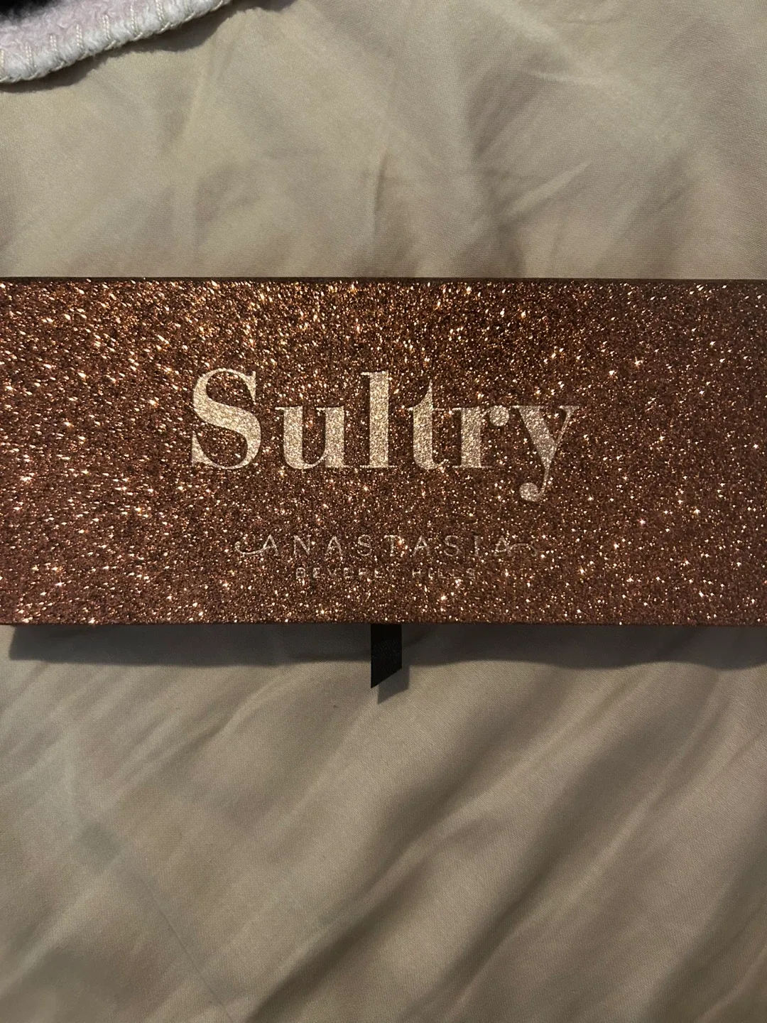 Sultry Eyeshadow Palette image indicator(2)