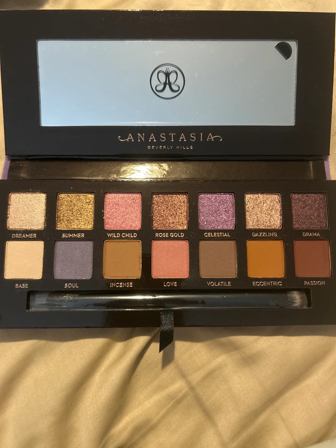 Norvina Eyeshadow Palette image indicator(2)