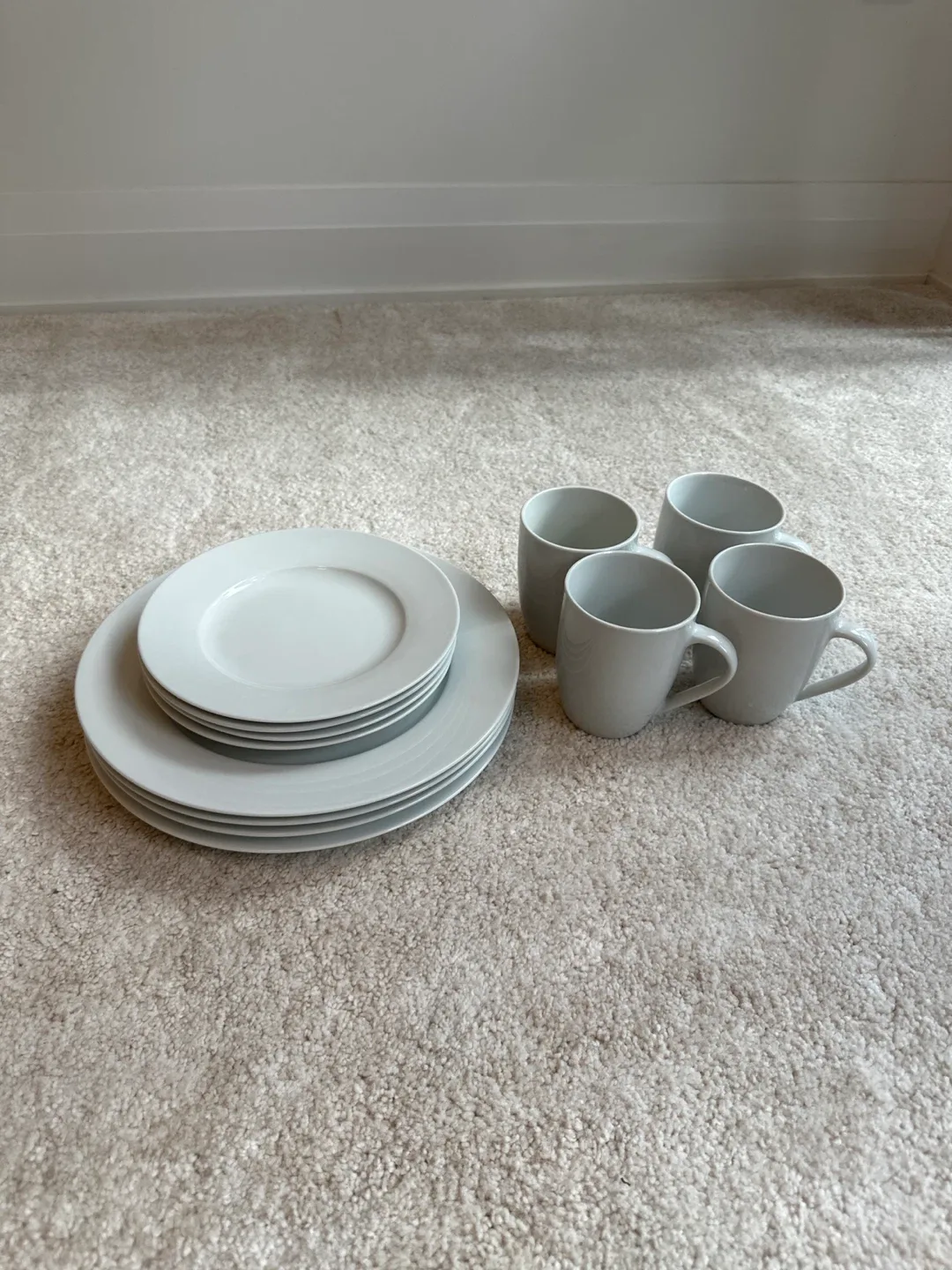 AmazonBasics White Plates & Mugs Set thumbnail