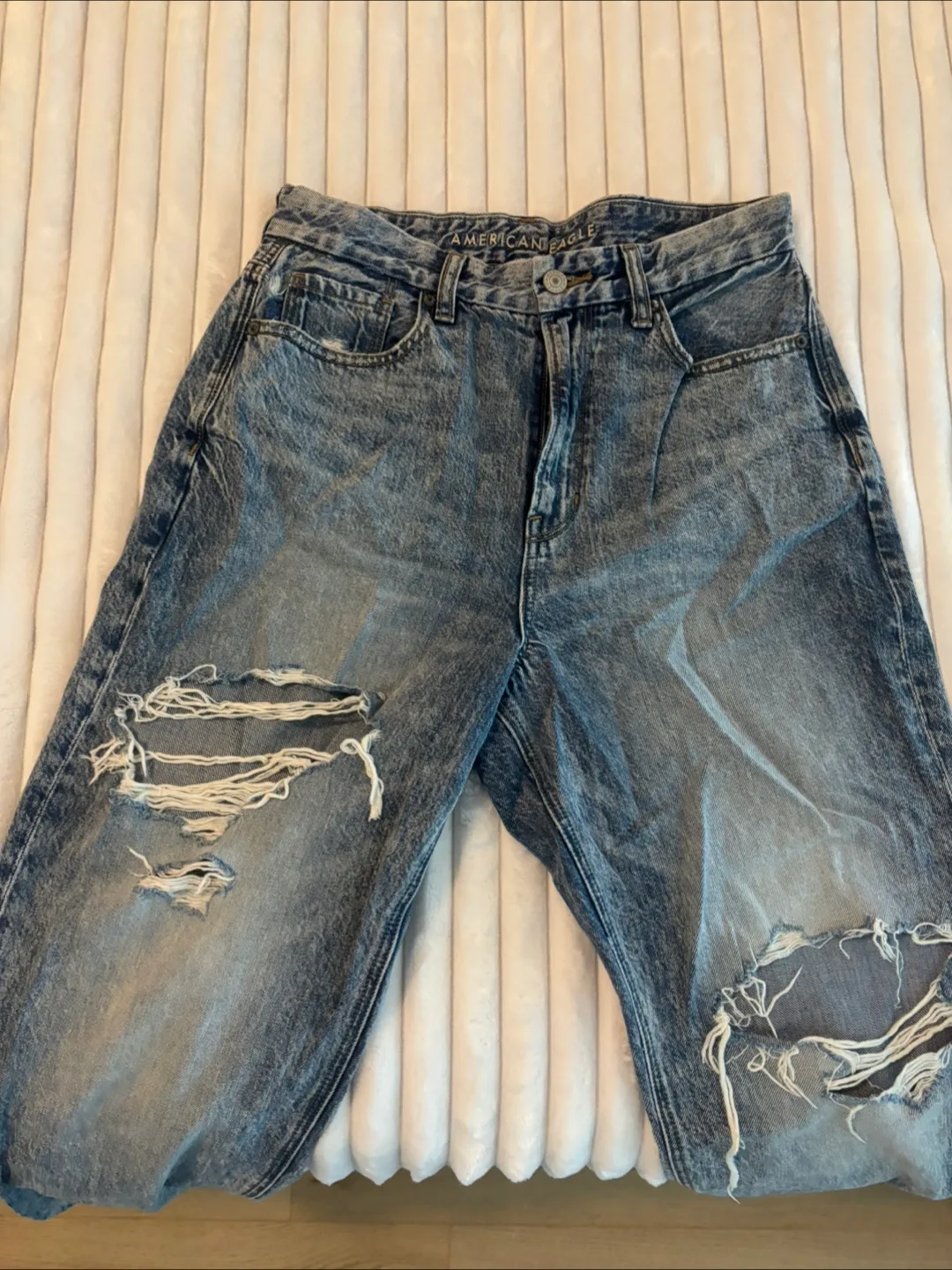 American Eagle Distressed Jeans thumbnail