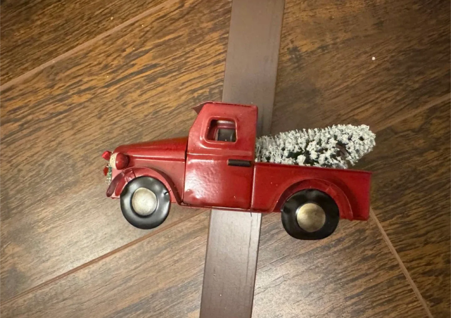 Christmas Wreath & Truck Door Hanger image indicator(3)
