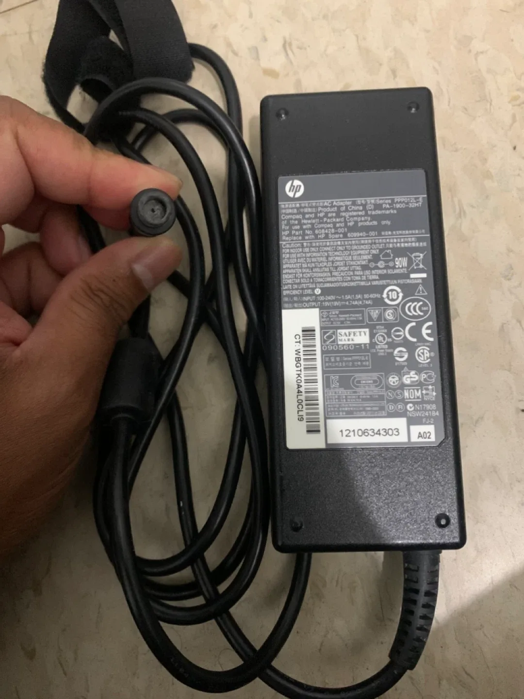 HP 90W AC Adapter thumbnail