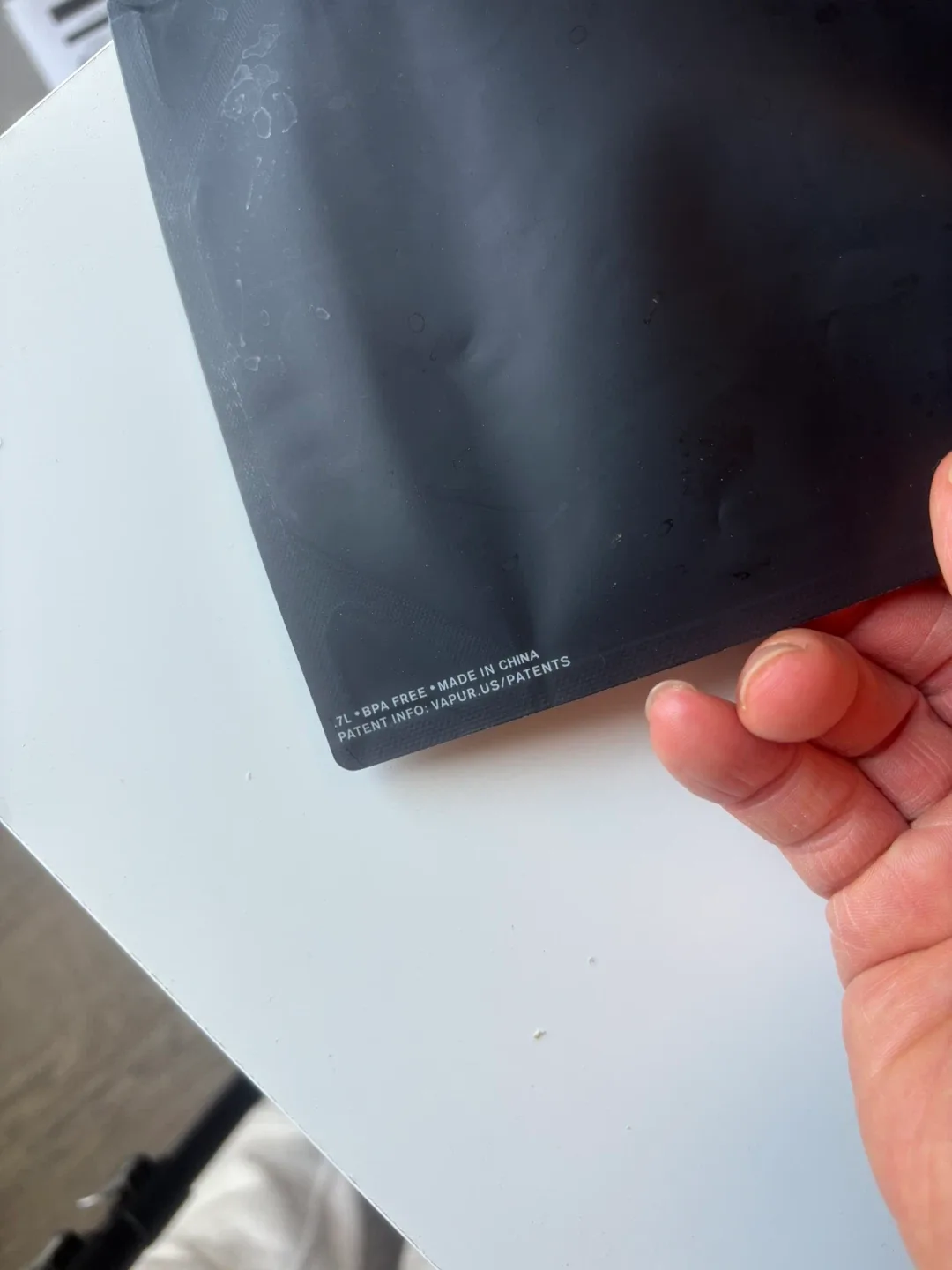 On Running Hydration Flask - Black image indicator(3)