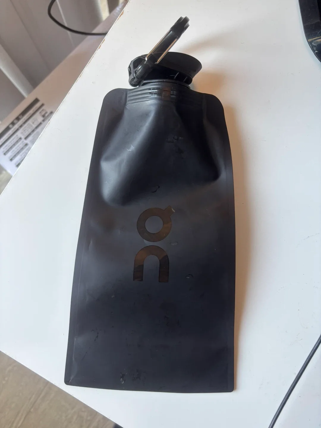 On Running Hydration Flask - Black thumbnail