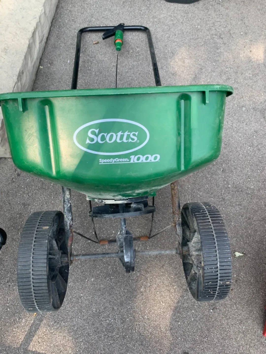 Scotts SpeedyGreen 1000 Spreader thumbnail