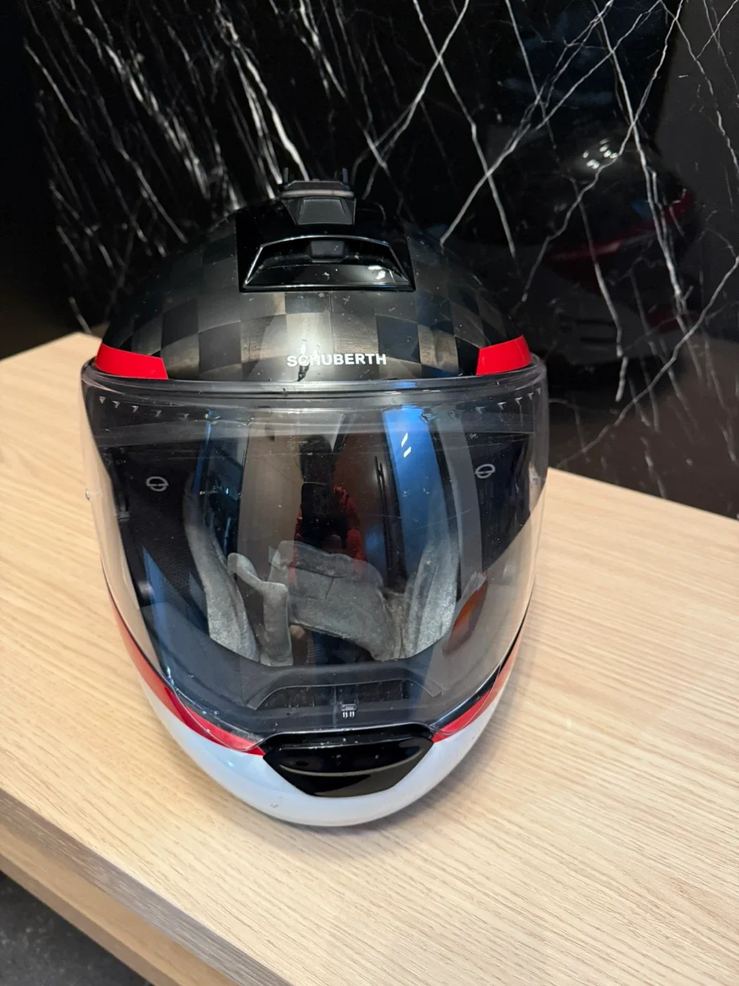 Schuberth C4 Pro Carbon Helmet 2023 image indicator(3)