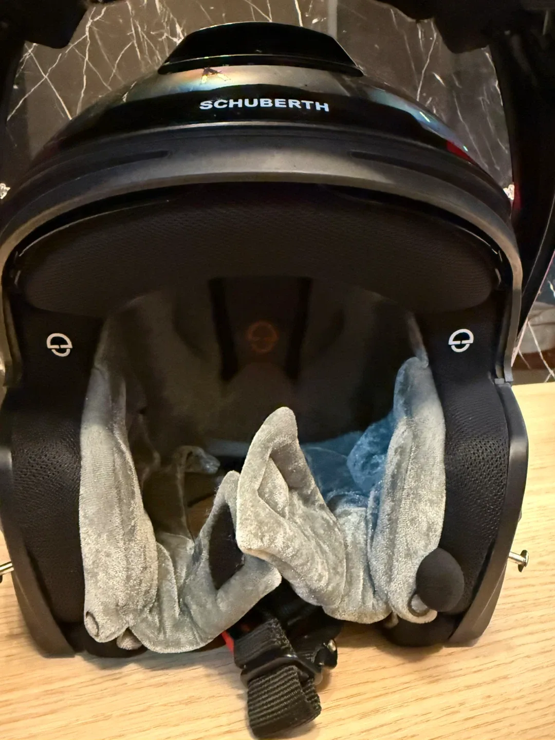 Schuberth C4 Pro Carbon Helmet 2023 image indicator(6)