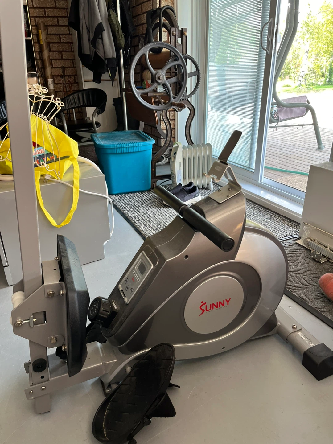Sunny Health & Fitness Rowing Machine