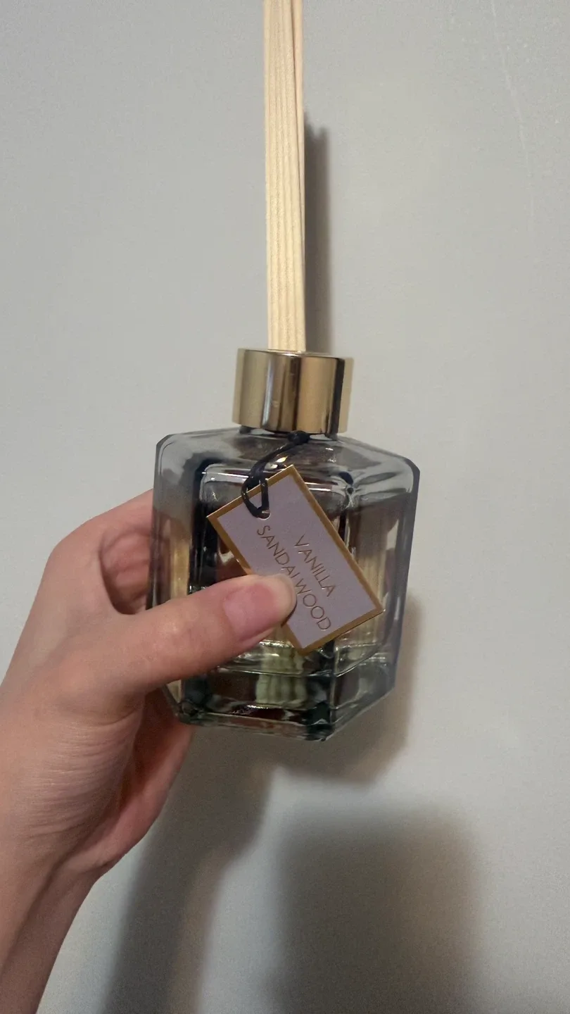 Vanilla Sandalwood Reed Diffuser image indicator(2)