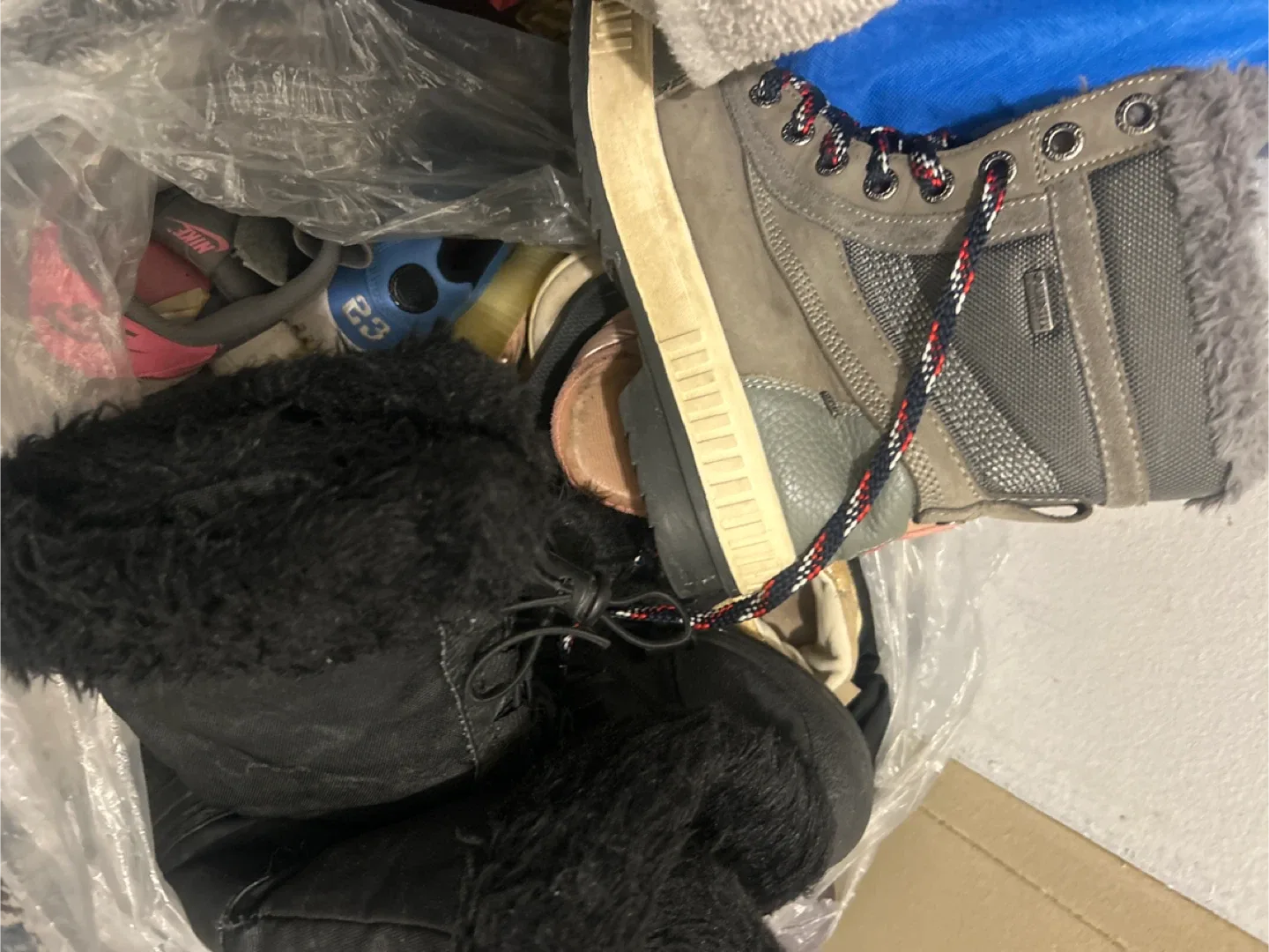 Mixed Lot of Shoes image indicator(2)