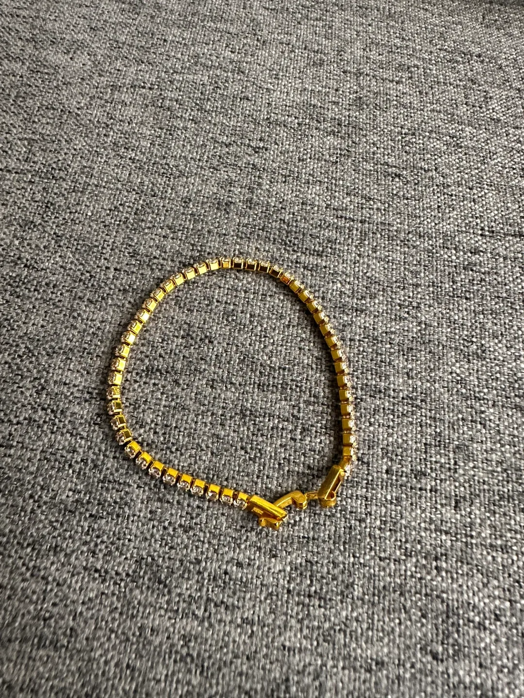 Tennis bracelet image indicator(2)