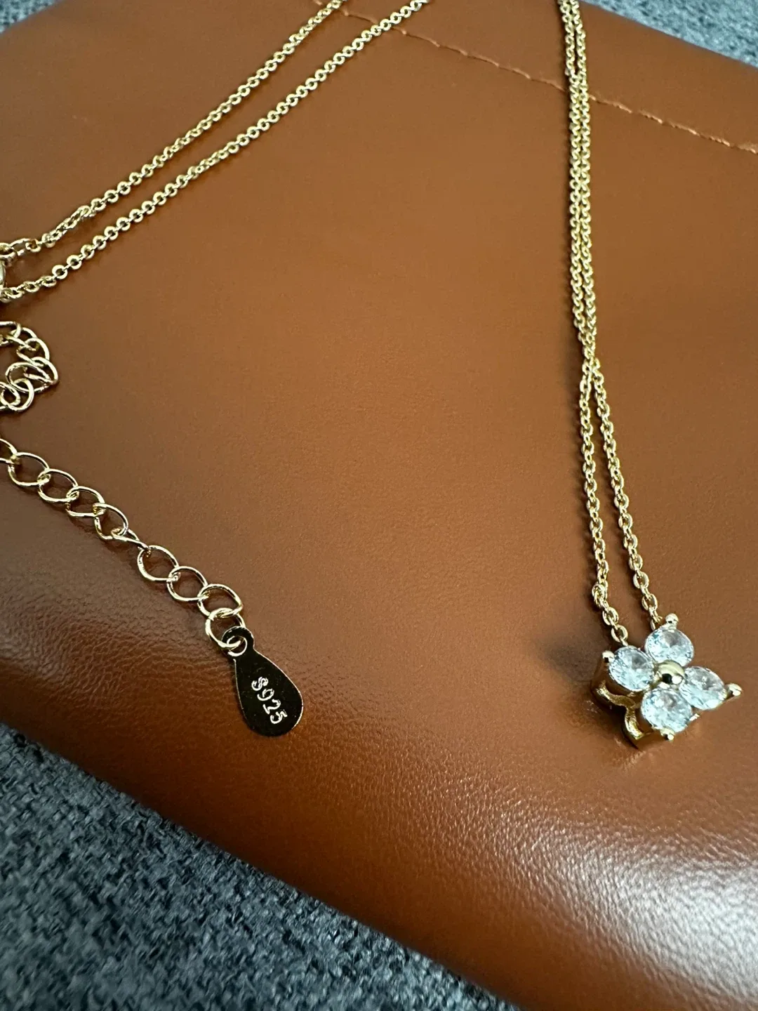 Woman’s necklace thumbnail