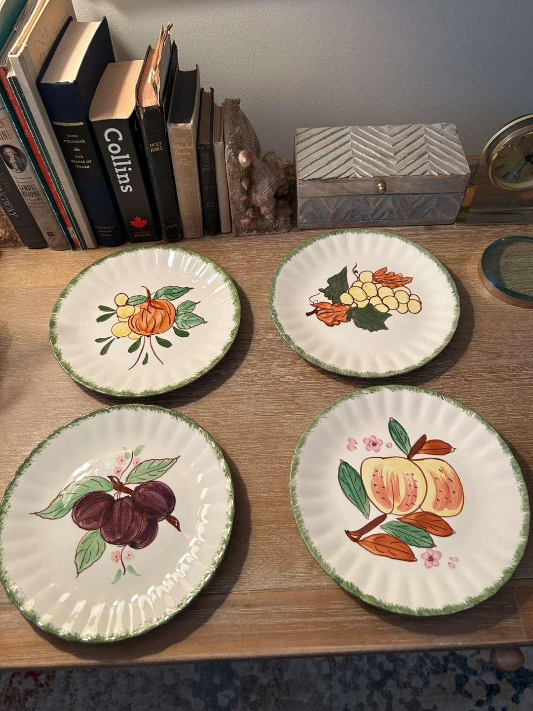 Set of 8 vintage Fruit Dessert Plates