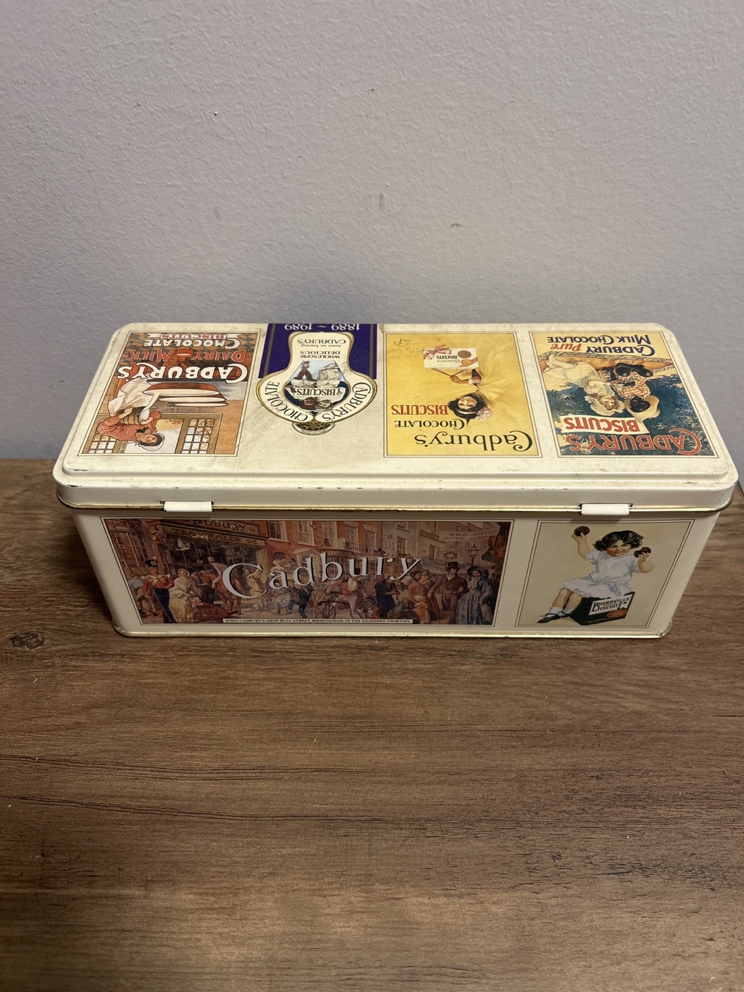 Vintage Cadbury's Chocolate Biscuits Tin - photo 4