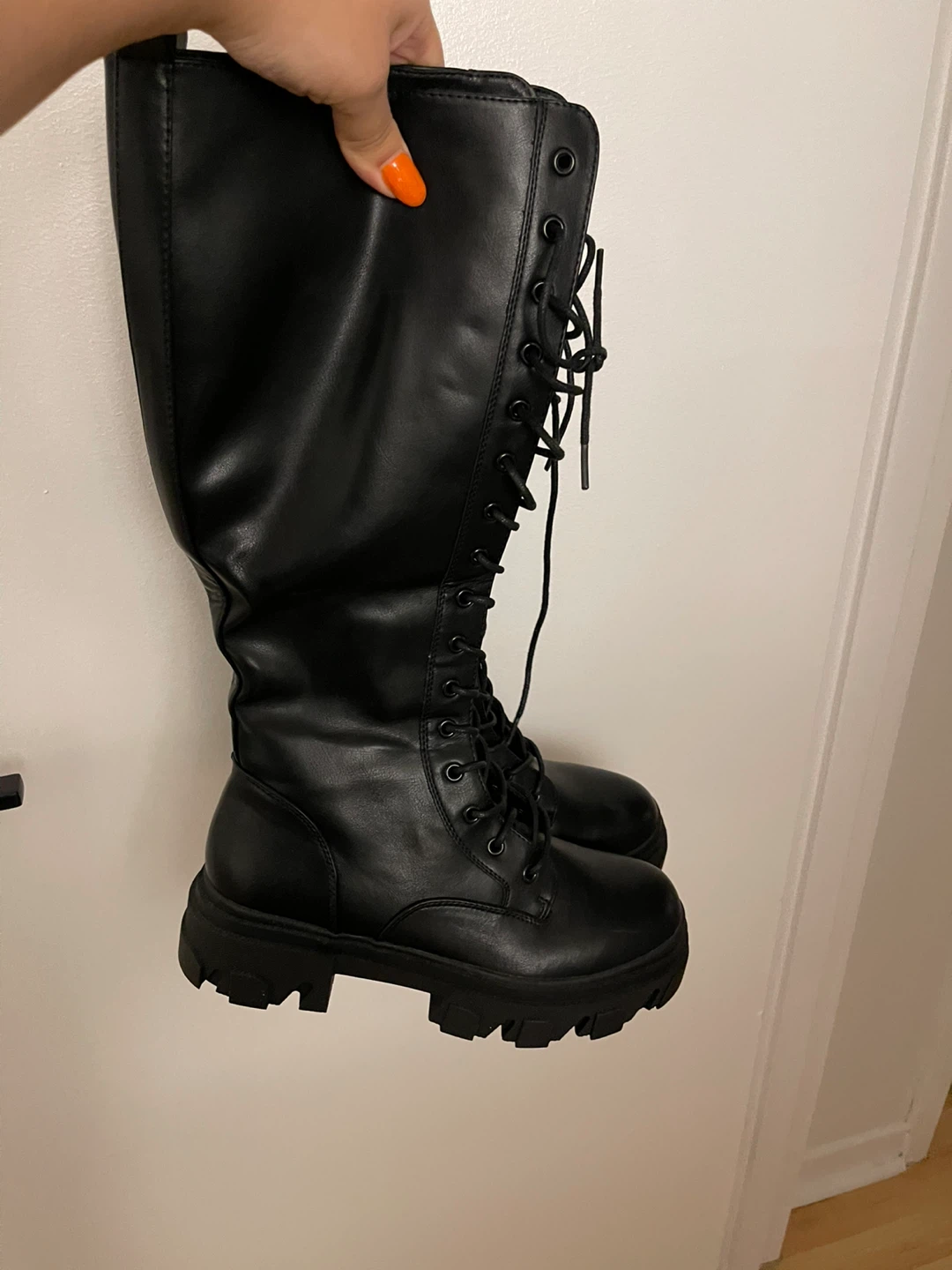 Dream Pairs Black Knee-High Lace-up Boots - Size 9
