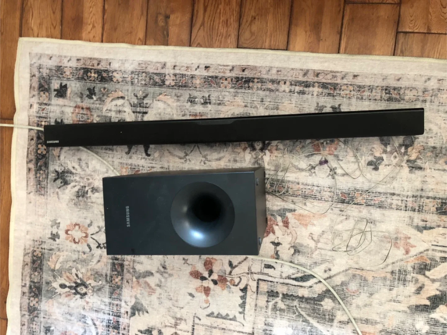 Samsung Soundbar and Subwoofer - Black image indicator(2)