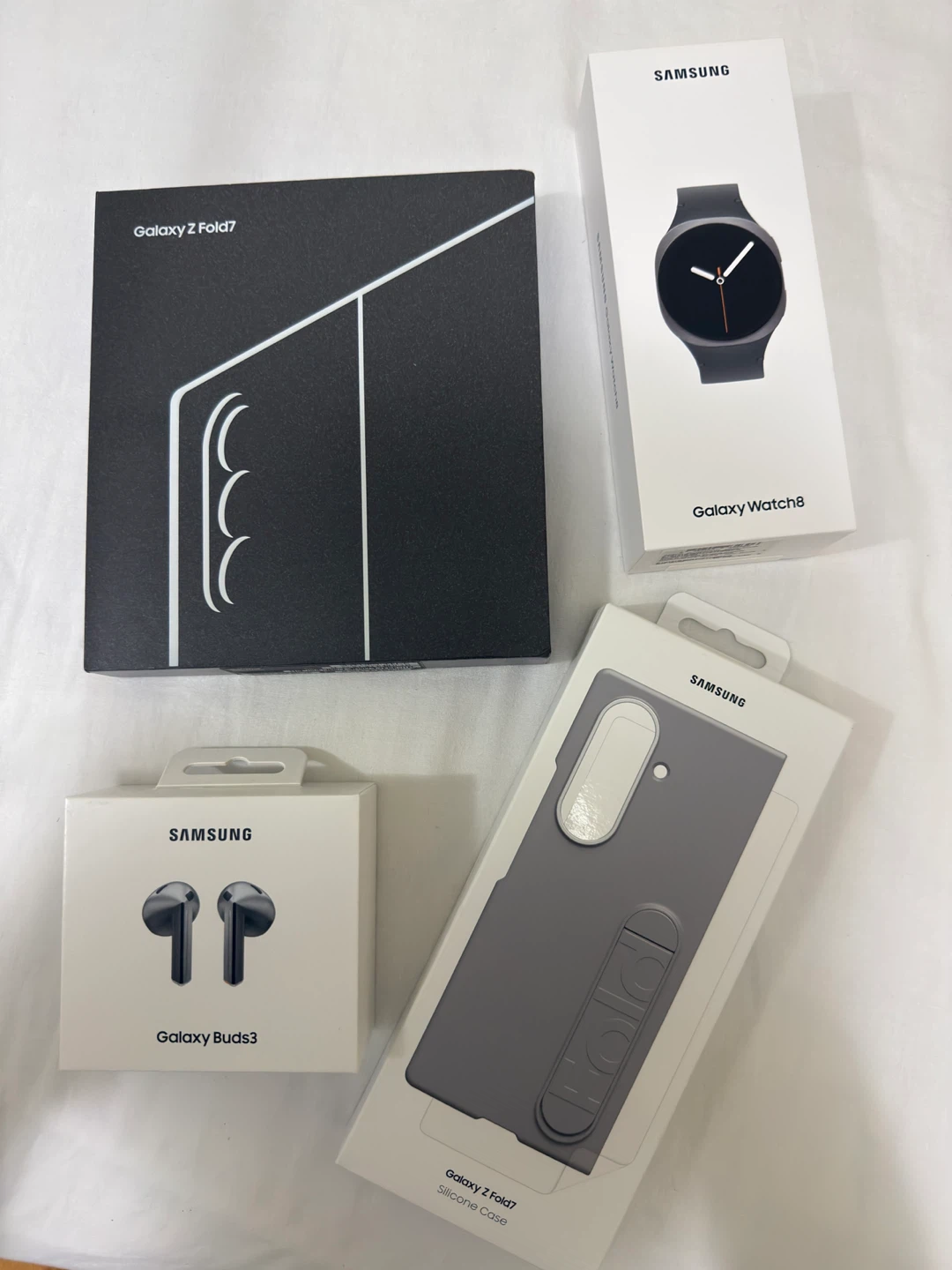 Samsung Galaxy Z Fold7, Buds3, Watch8