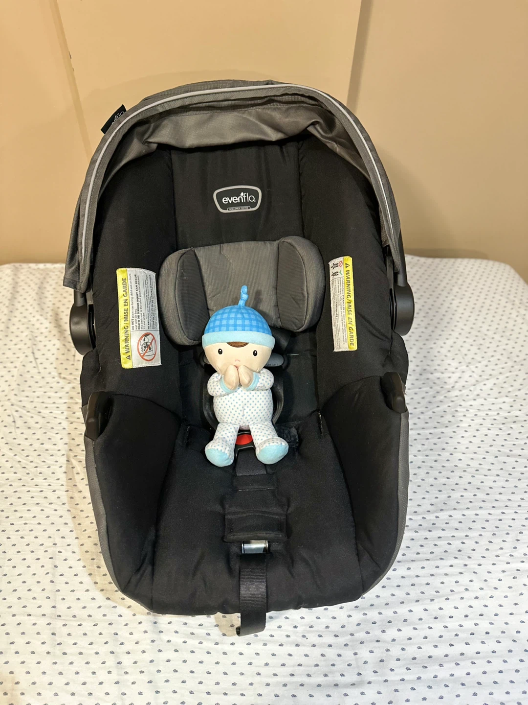 Great offer 4 items ,Evenflo Stroller, Car Seat, base and cover - photo 2