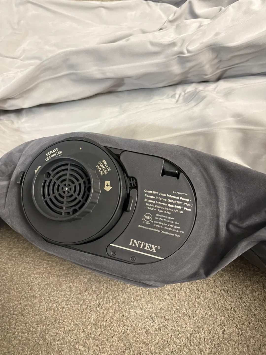 NEW 13” Twin Self-Inflatable Air Mattress image indicator(6)