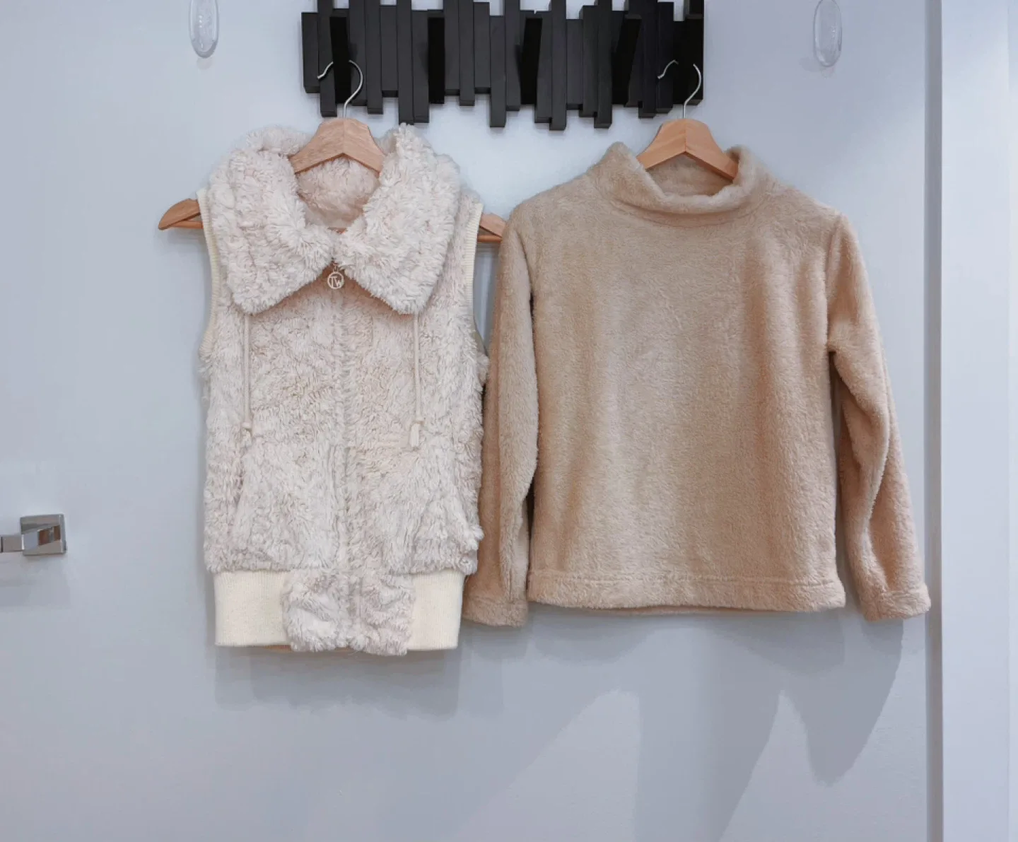 Uniqlo Fleece Pullover & Tally Weijl Vest-Size XS thumbnail