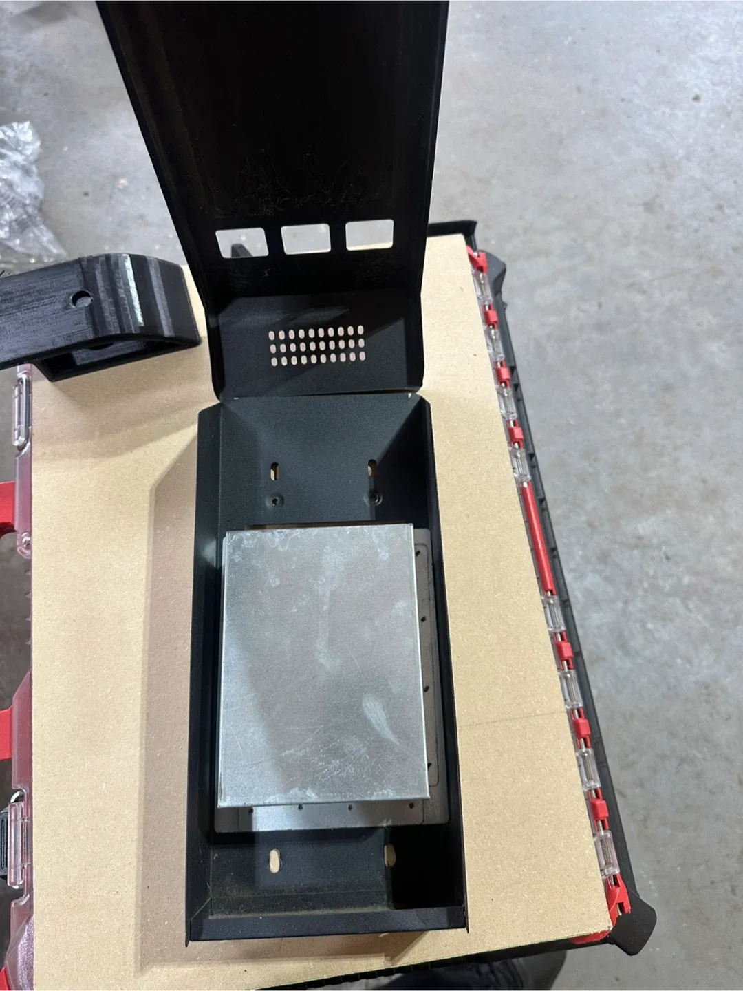 Wall Mounted Outdoor Ashtray - Black image indicator(5)