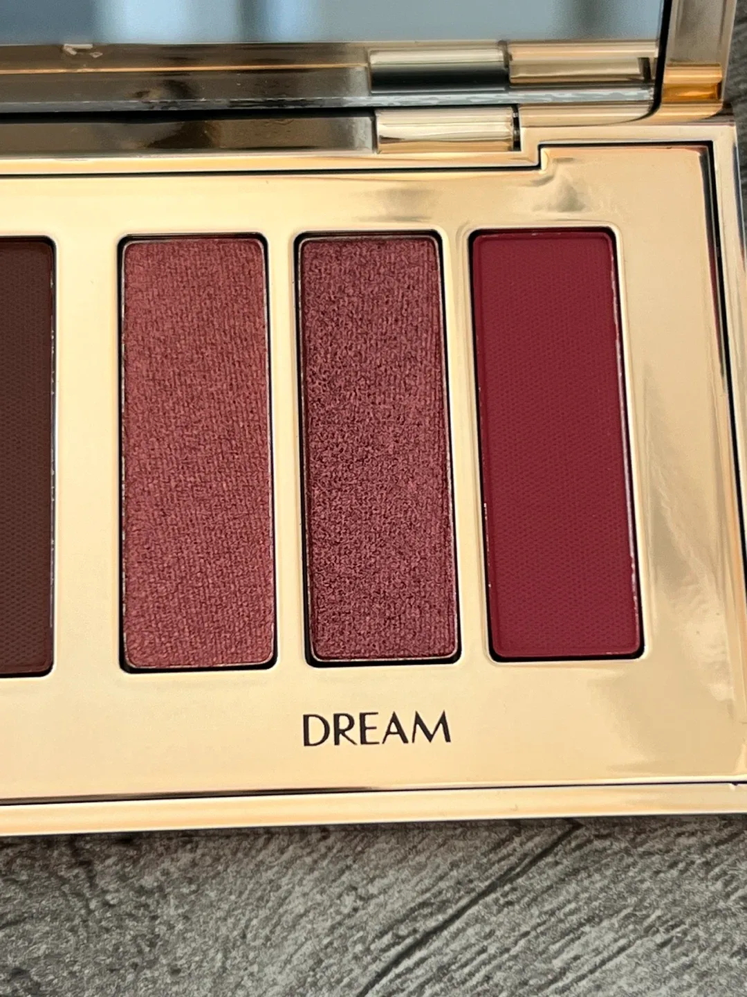 Charlotte Tilbury Pillow Talk Dreams Luxury Palette image indicator(3)