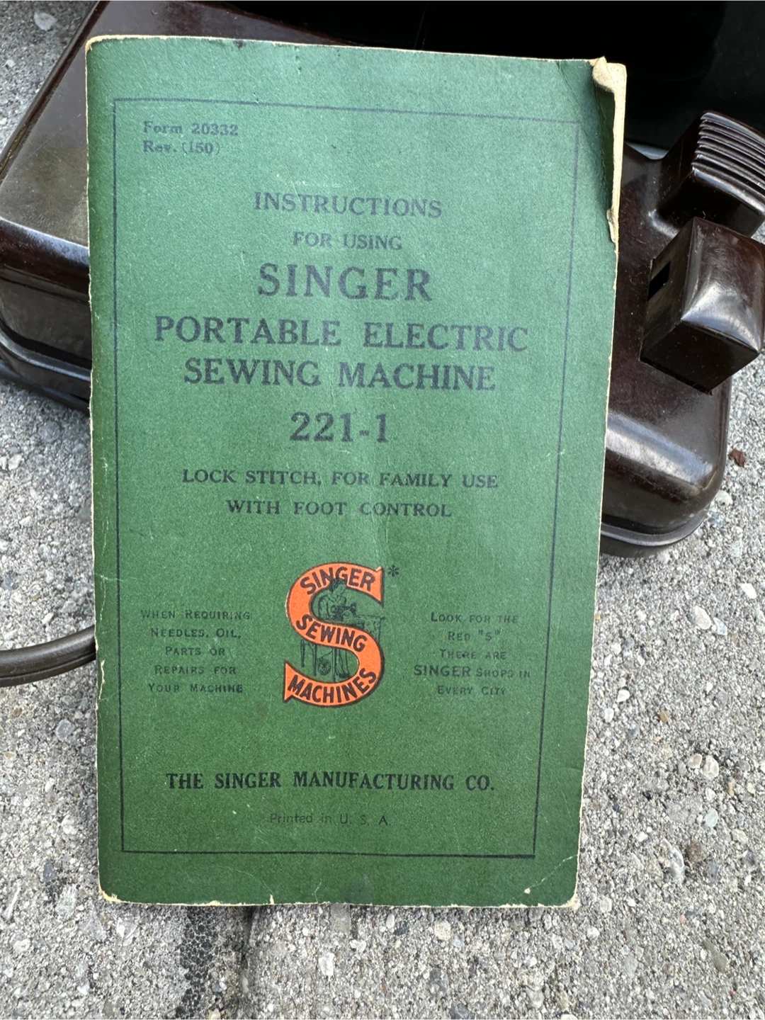 Old vintage Singer sewing machine - photo 4