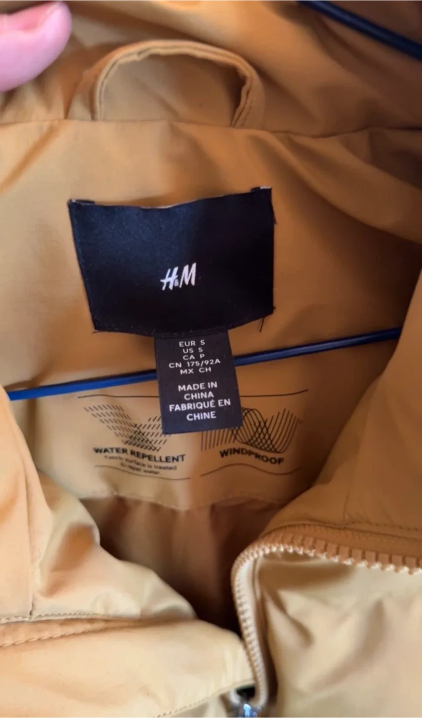 H&M Puffer Vest - Size S - Mustard Yellow image indicator(5)