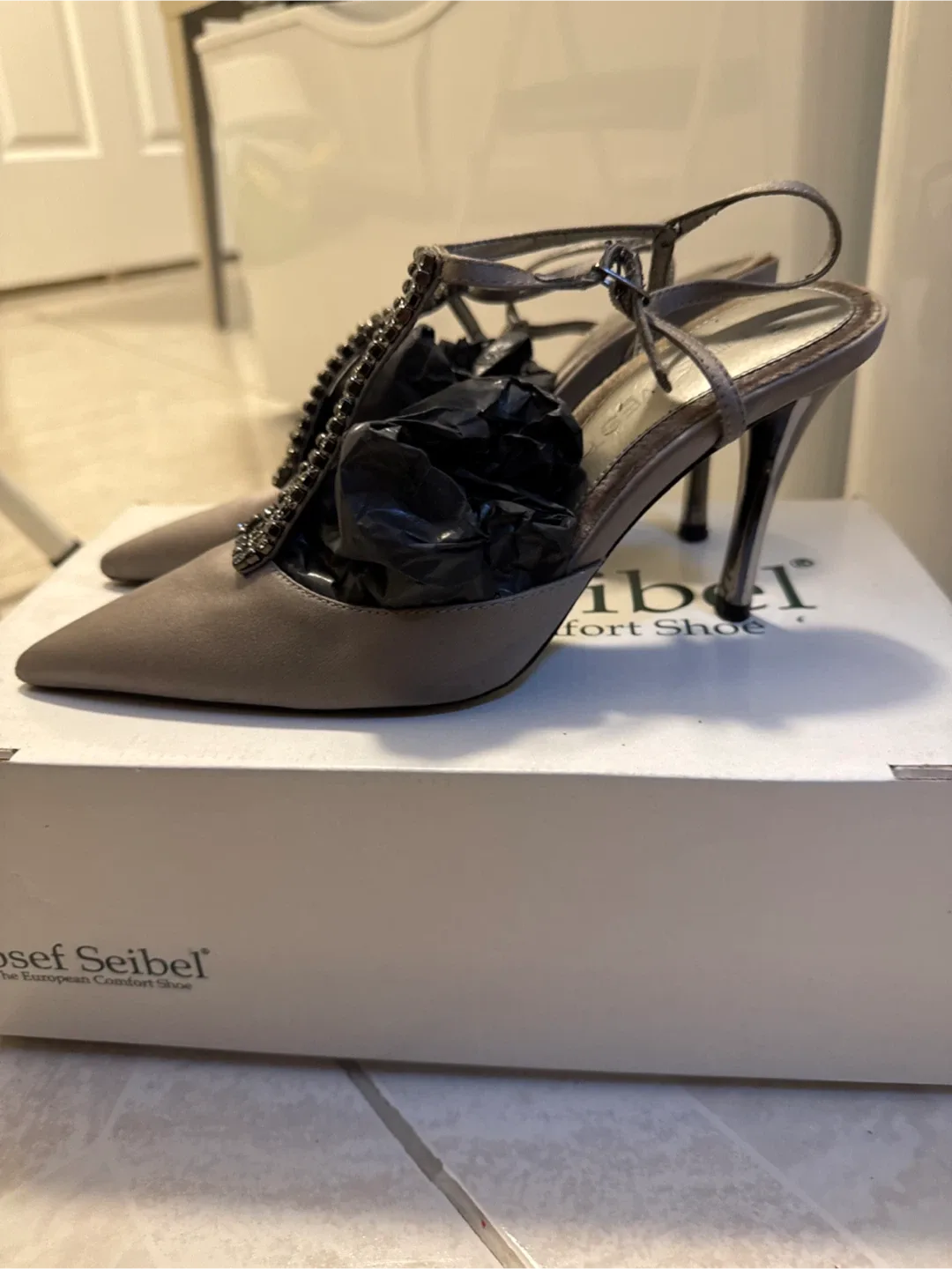 Nine West size 6 image indicator(3)