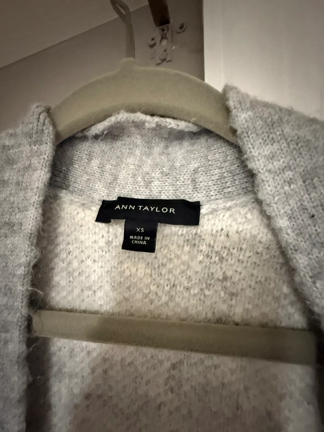 Ann Taylor XS Gray Houndstooth Cardigan image indicator(2)