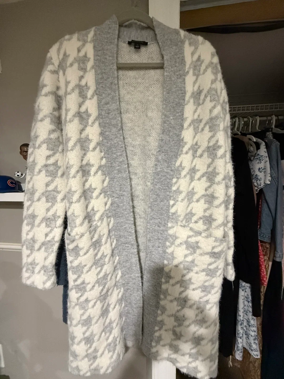 Ann Taylor XS Gray Houndstooth Cardigan