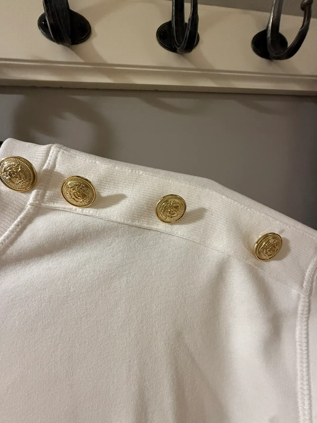 H&M Rue de Sèvres Paris White Sweatshirt - Size M image indicator(2)