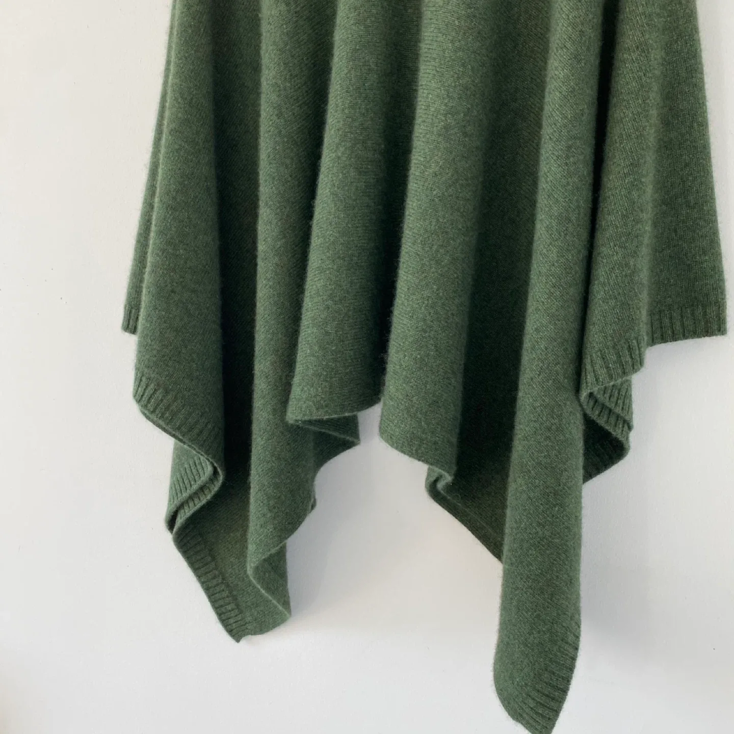 Linnea Lund 100% Cashmere Angela Poncho image indicator(7)