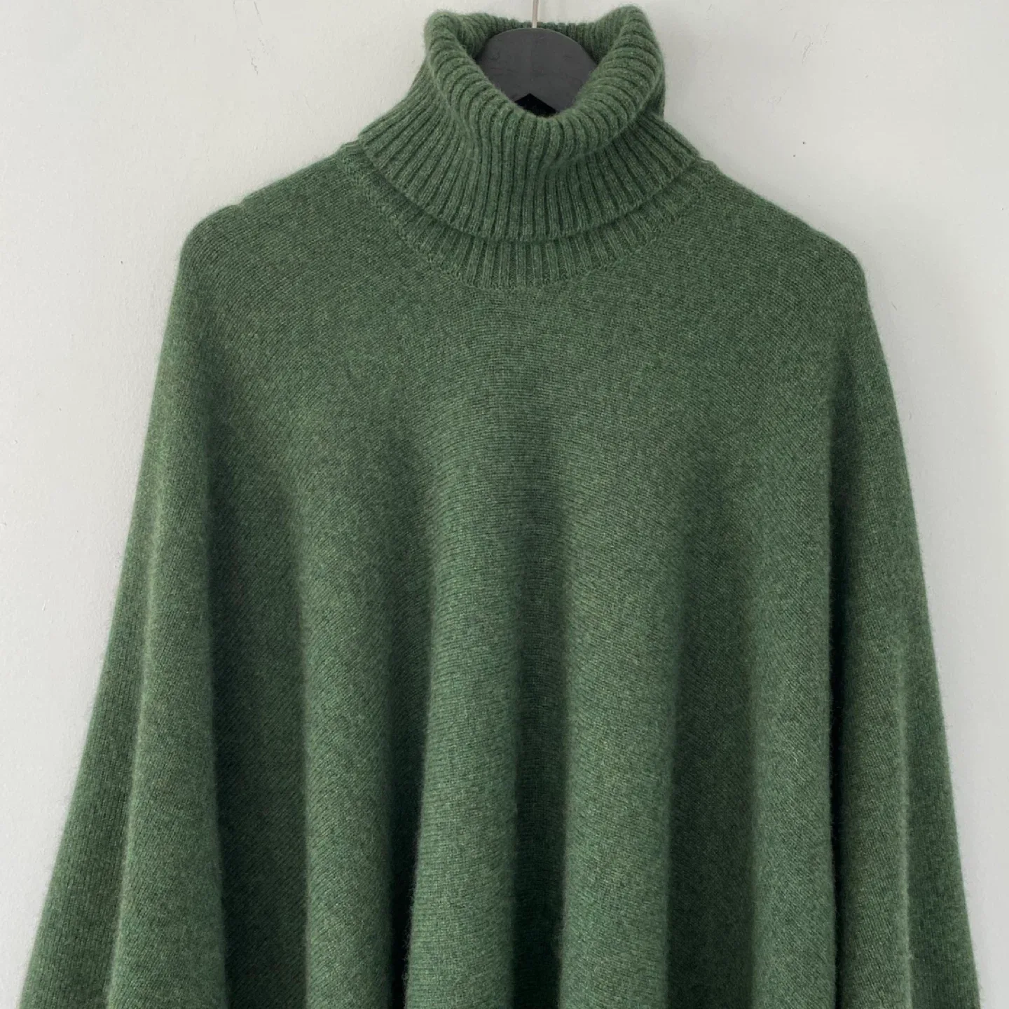 Linnea Lund 100% Cashmere Angela Poncho image indicator(6)