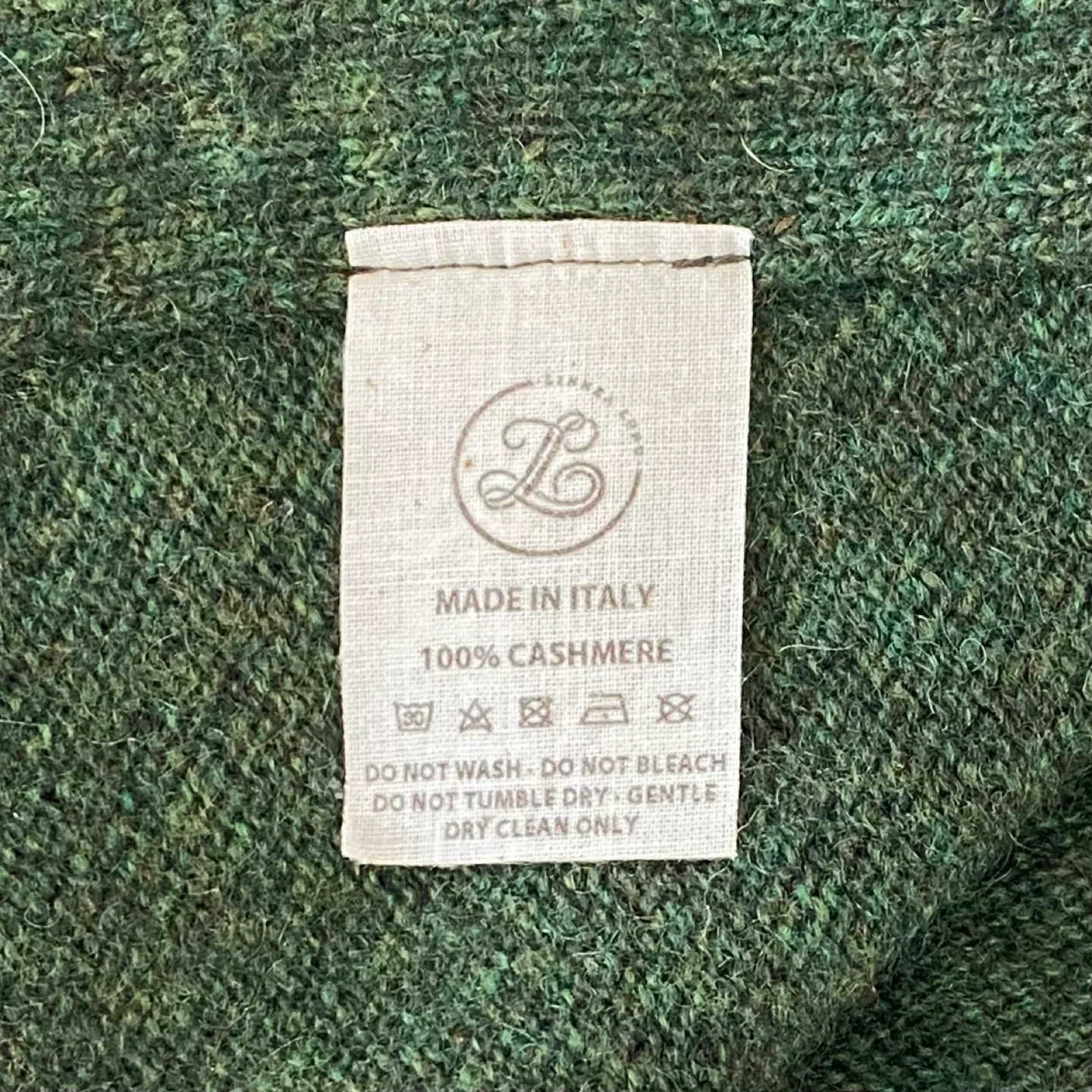 Linnea Lund 100% Cashmere Angela Poncho image indicator(8)