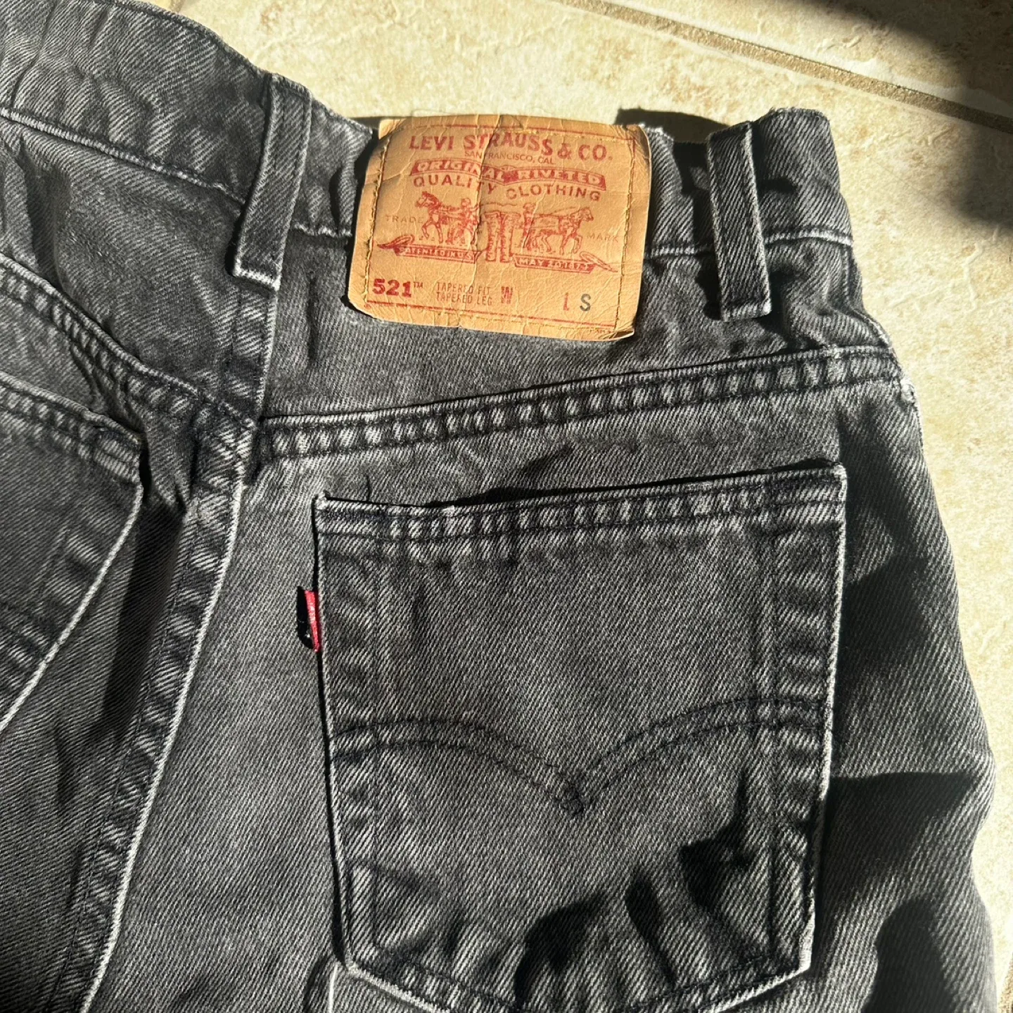 Levi's Tapered Fit Denim Shorts - Size 4 image indicator(3)